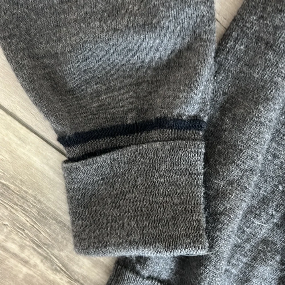 Nigel Hall gray sweater size small Italian wool
